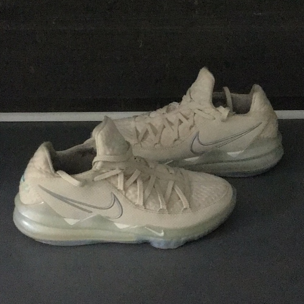Nike Lebron XVII Low Easter Light Cream